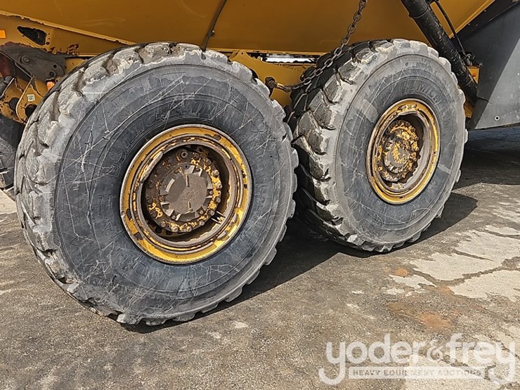 2021-caterpillar-730-image-13