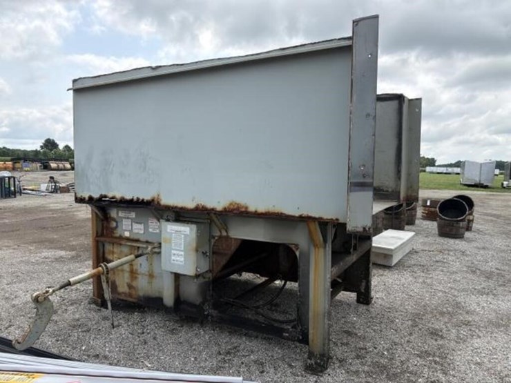 trash-compactor-image-3
