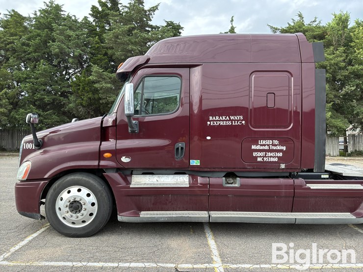 2014-freightliner-cascadia-125-image-10