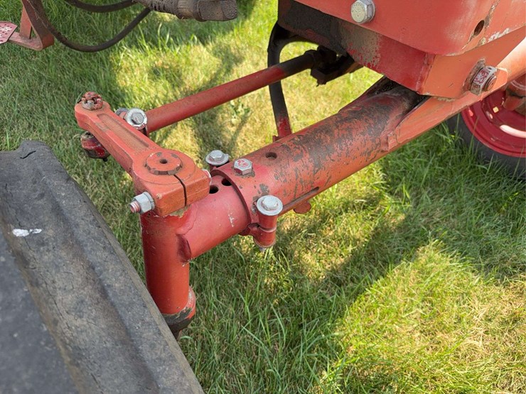 farmall-340-gas-with-loader-image-15