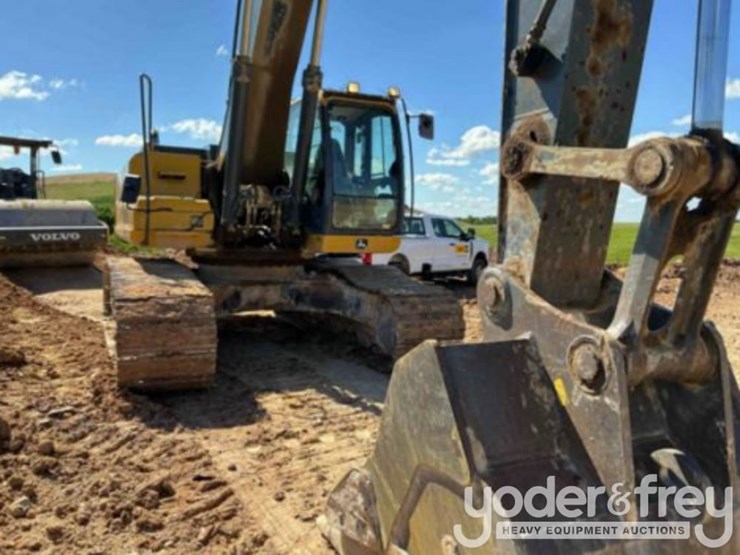 2012-deere-350g-lc-image-3
