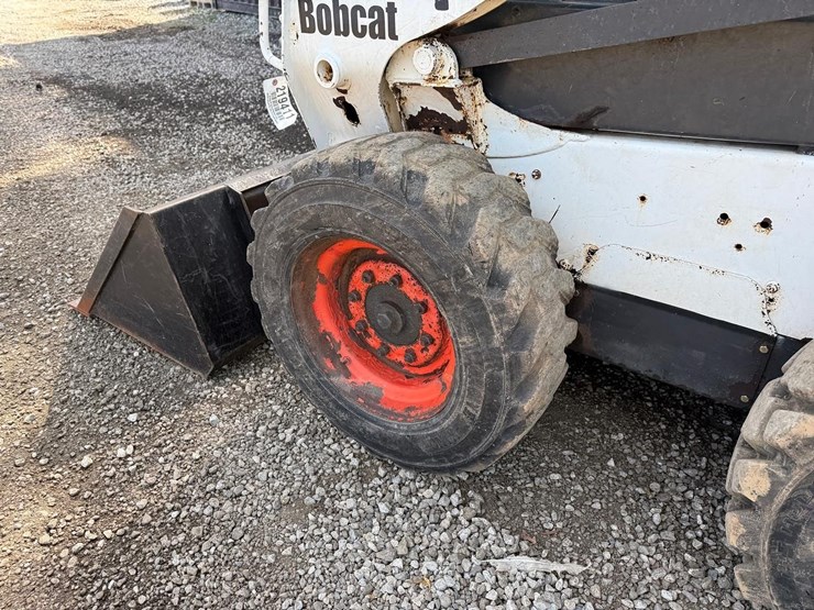2013-bobcat-s590-image-17