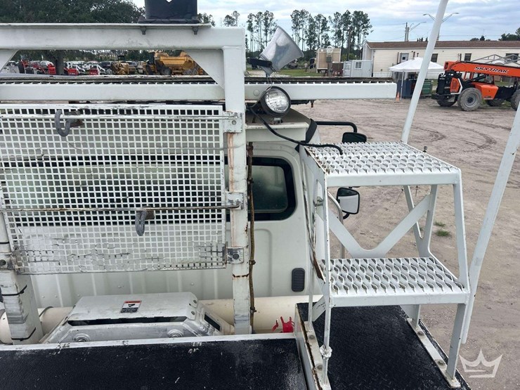 2016-freightliner-m2-106-image-34