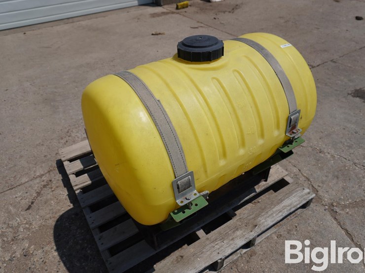 white-2-155-fertilizer-tank-&-mounts-image-3