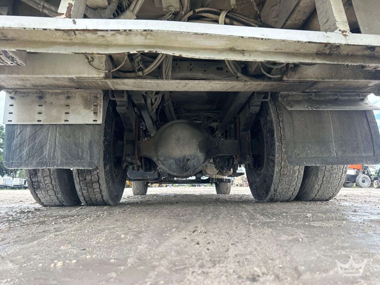 2016-freightliner-m2-106-image-48