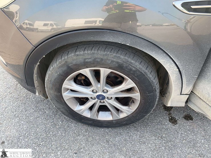 2017-ford-escape-se-image-18
