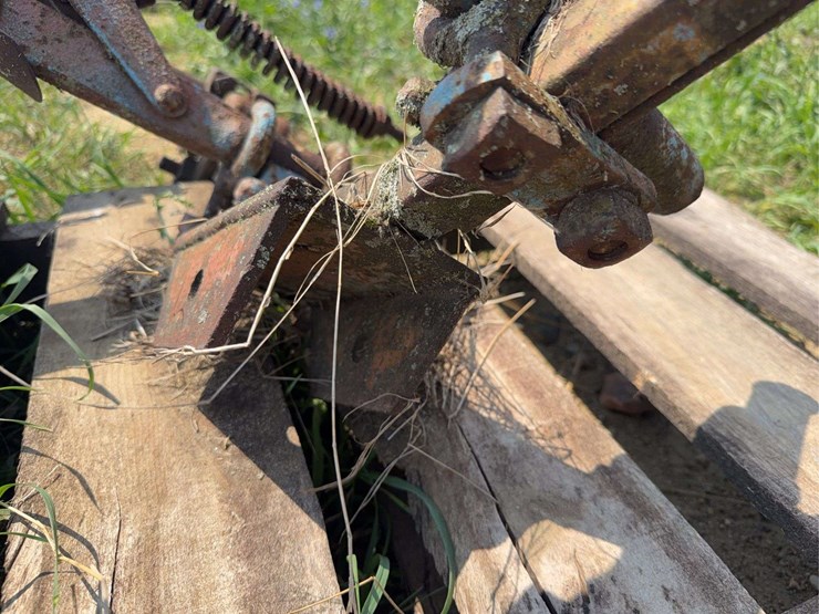 farmall-806-fast-hitch-drawbar-and-rear-cultivator-bracket-image-8