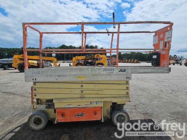 2015-jlg-2630es-image-18