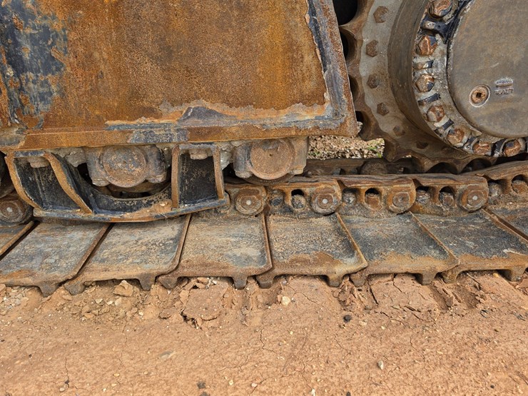 2023-caterpillar-374-image-69