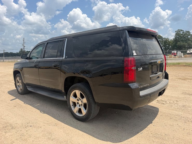 2015-chevrolet-suburban-image-3
