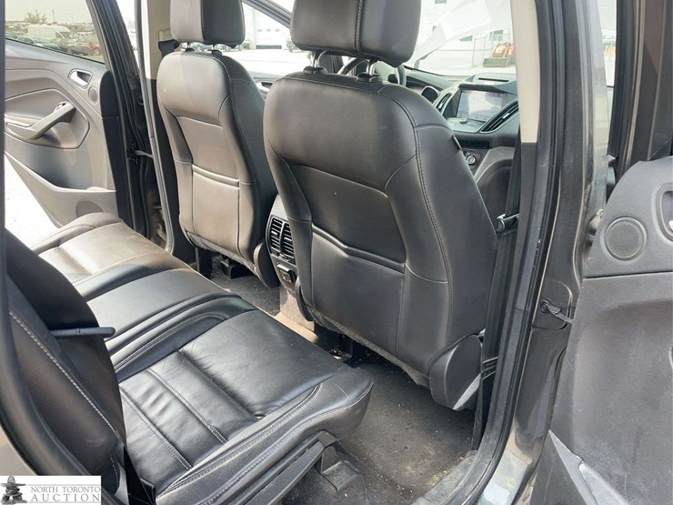 2017-ford-escape-se-image-19