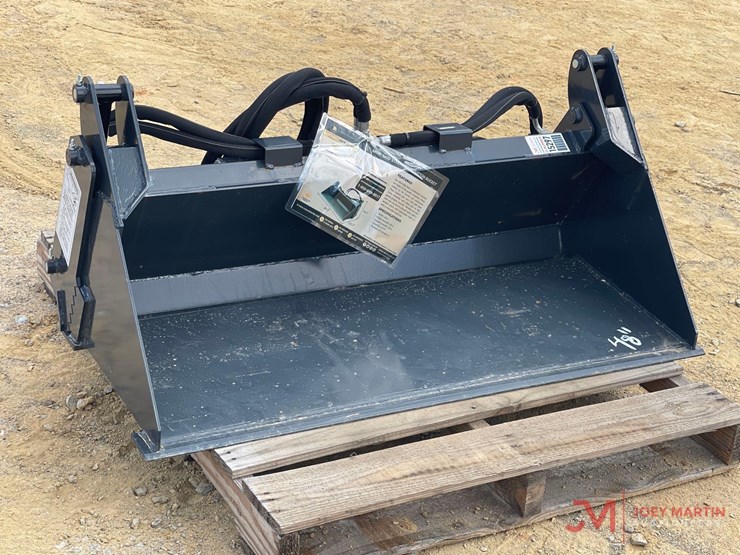 2025-wolverine-48'-mini-skid-steer-smooth-combination-bucket,-4-cu-ft-capacity,-image-1