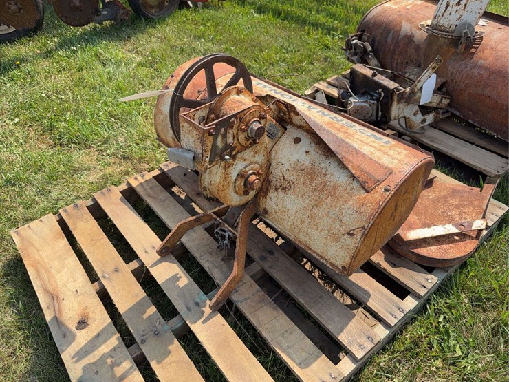 cub-cadet-rear-mounted-tiller-image-2