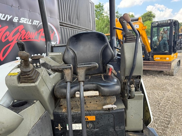 2017-bobcat-e32i-image-19