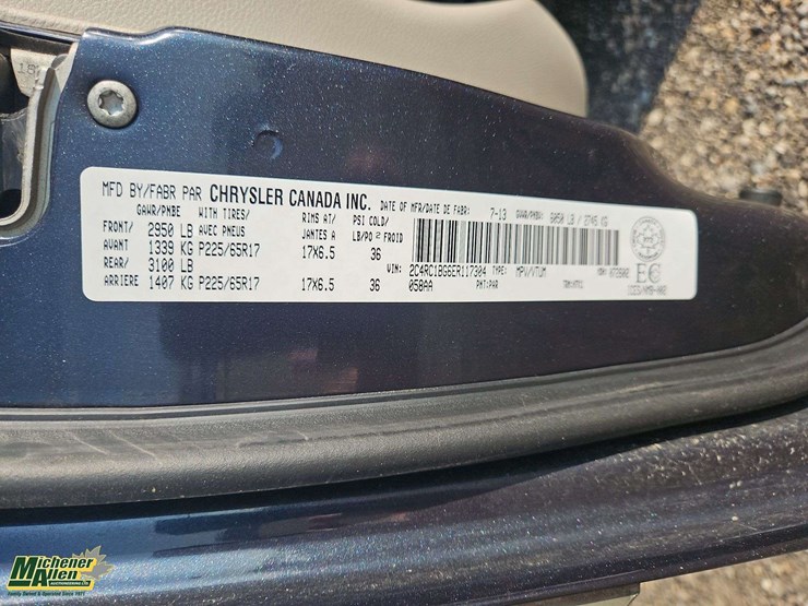 2014-chrysler-town-&-country-image-41