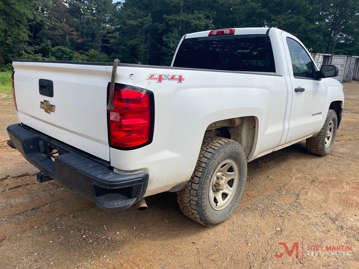2015-chevrolet-silverado-1500-pickup-truck-image-3