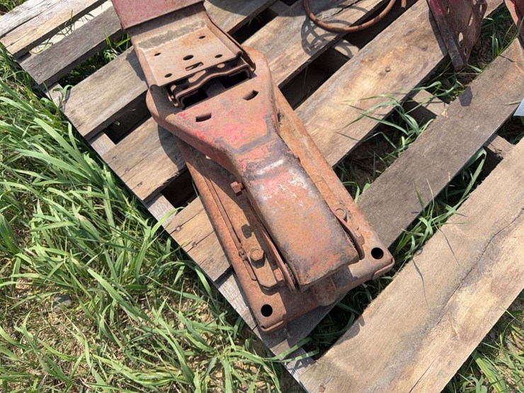 farmall-seat-image-3