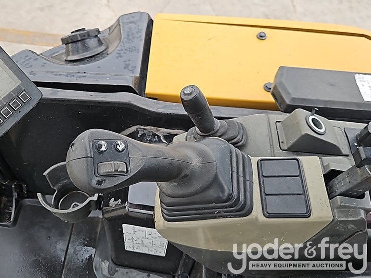 2023-caterpillar-302.7cr-image-33