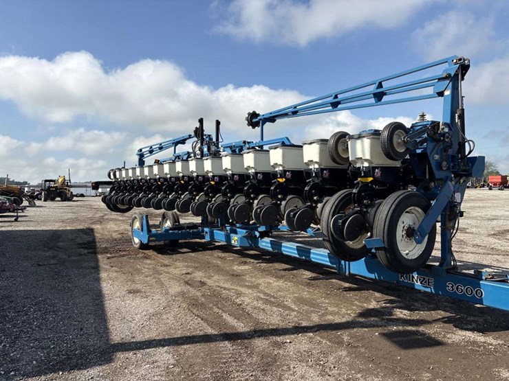 2007-kinze-3600-image-4