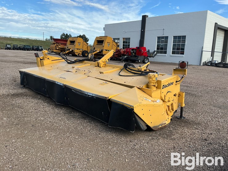 new-holland-750hd-image-1