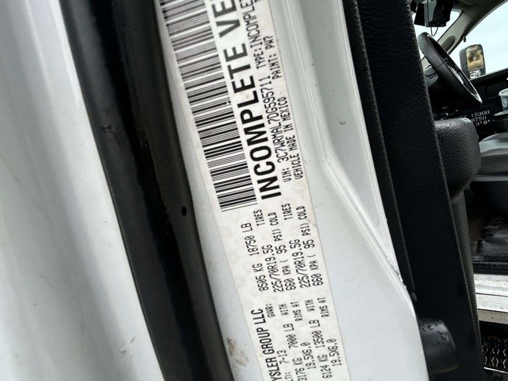 2016-ram-5500-bucket-truck-image-57
