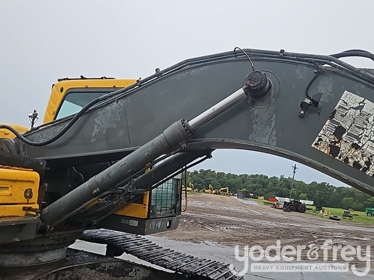 volvo-ec240b-lc-image-15