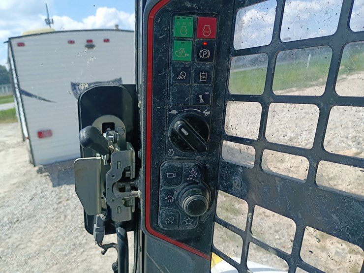 2022-bobcat-t66-image-37