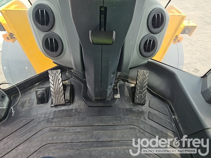 2023-deere-644p-image-60