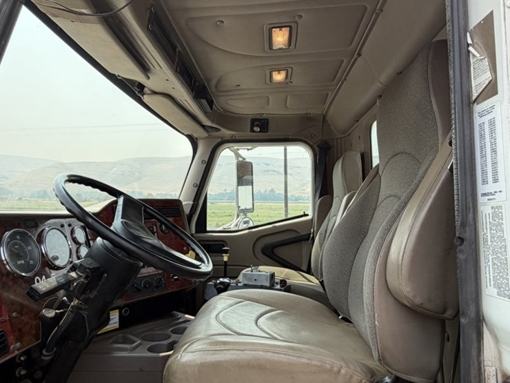 2004-international-5500i-t/a-truck-tractor-image-35