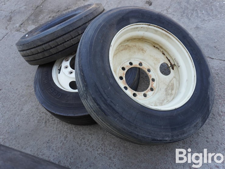 295/75r22.5-tires-&-rims-image-1
