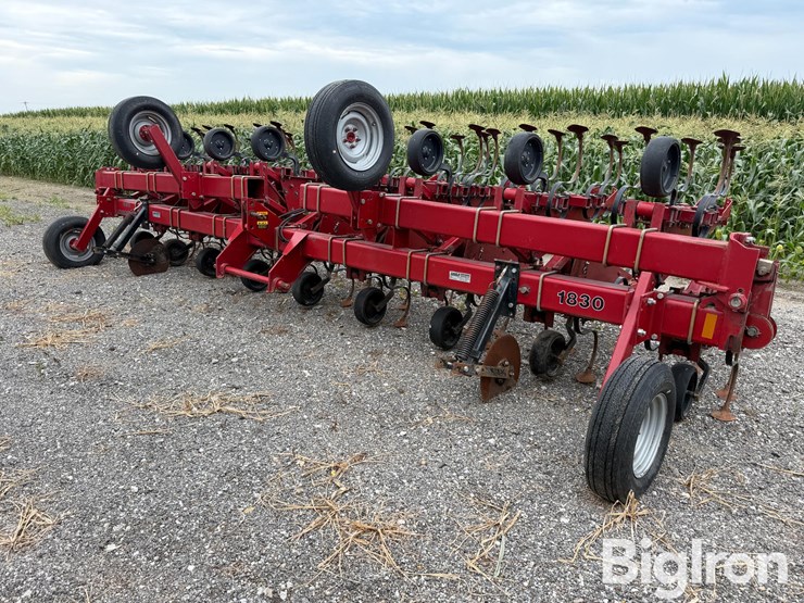 case-ih-1830-image-1