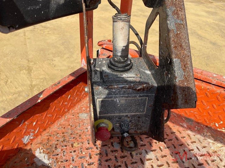 2017-jlg-1932r-image-9