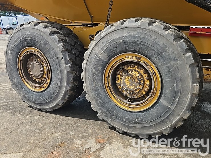2021-caterpillar-730-image-14
