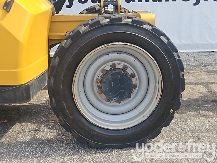 2015-caterpillar-tl943c-image-14
