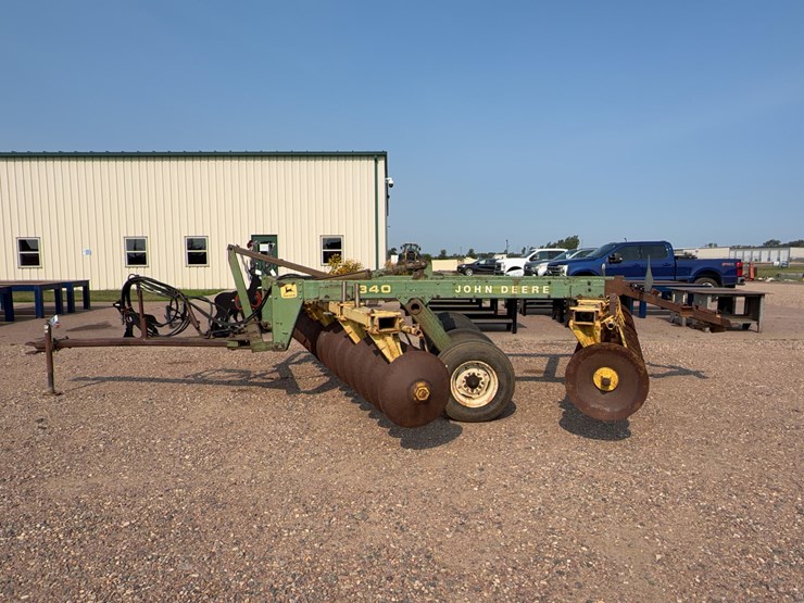 john-deere-340-image-8