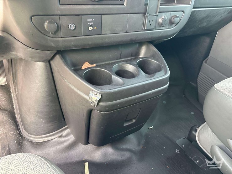 2017-chevrolet-express-2500-image-17