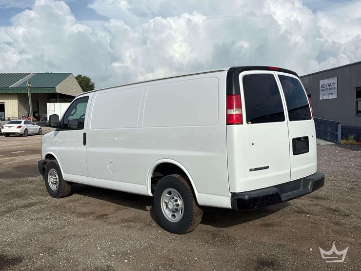 2017-chevrolet-express-2500-image-4