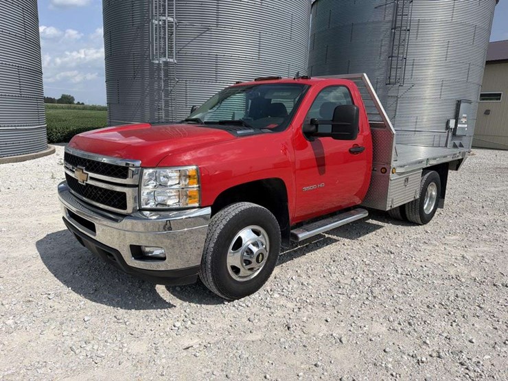 2013-chevrolet-3500-image-1