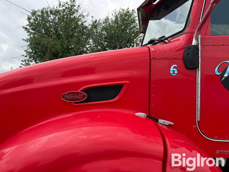 2010-peterbilt-384-image-14