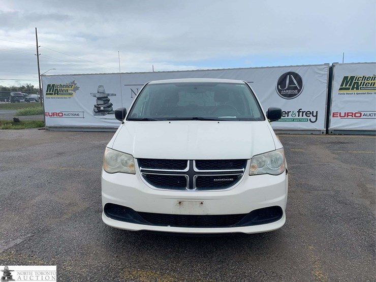 2011-dodge-grand-caravan-image-2