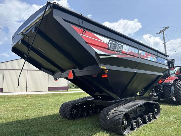 2023-j&m-1326-patriotic-farmer-edition-grain-cart-image-4