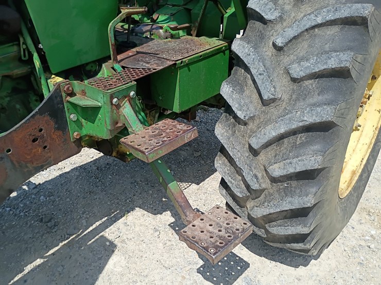 john-deere-2940-image-25