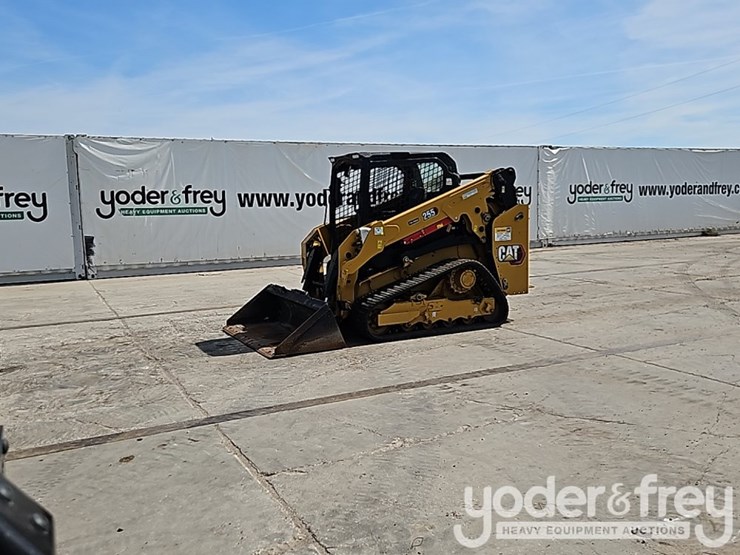 2025-caterpillar-255-image-2