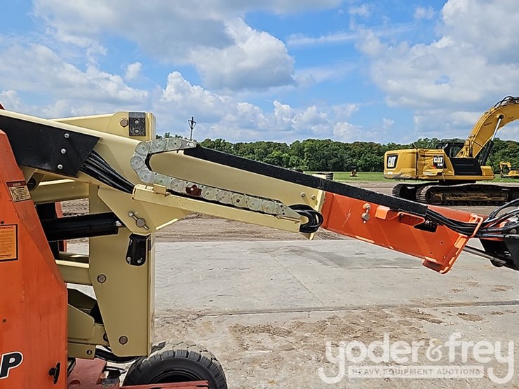 2016-jlg-e300ajp-image-13