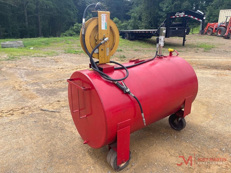 fuel-tank-with-pneumatic-pump-and-hose-reel-image-3