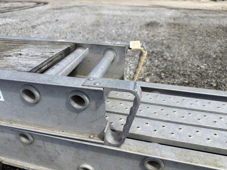 2-aluminum-walk-boards-image-4