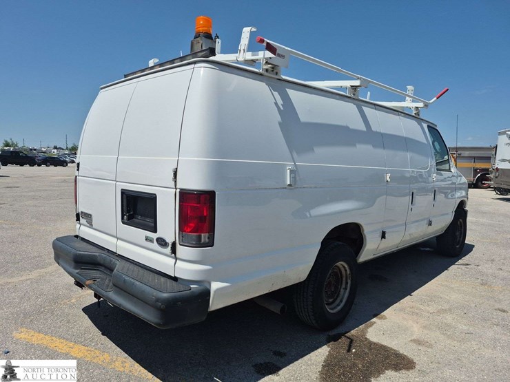 2014-ford-cargo-image-5