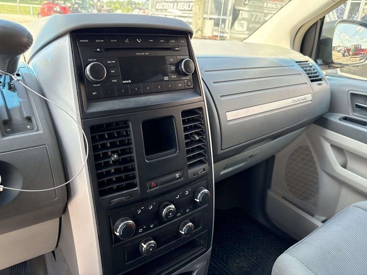 2008-dodge-caravan-image-19