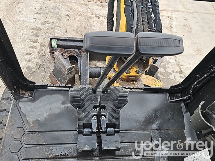 2023-caterpillar-302.7cr-image-36
