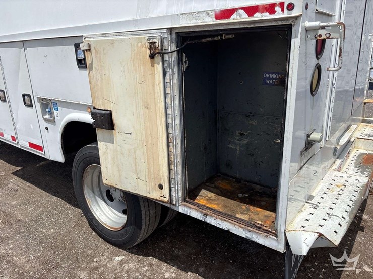 2015-ford-f550-image-18